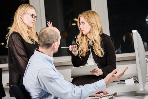 彼氏 浮気相手 同じ職場 社内二股